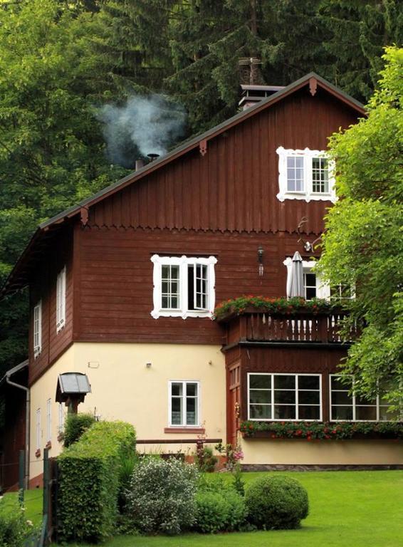 Myslivna Hotel Černý Dŭl Exterior photo